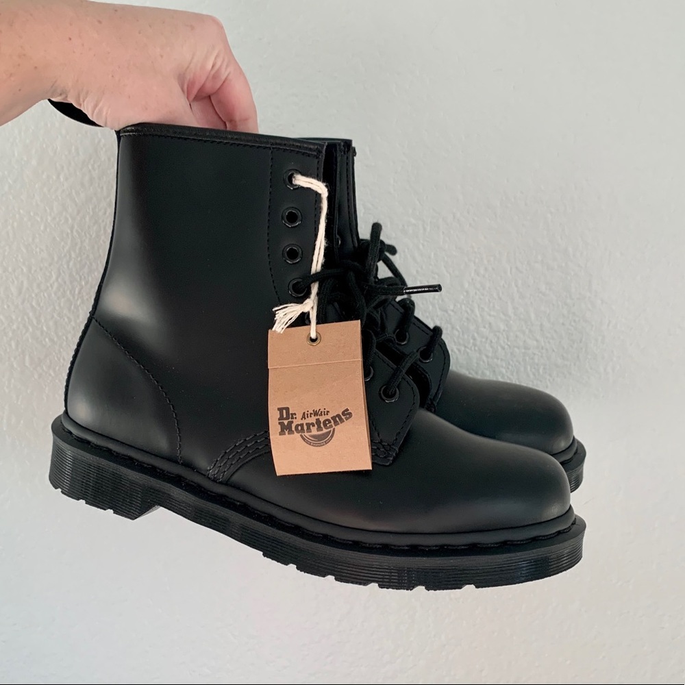 NWT DR. MARTENS 1460 MONO SMOOTH LEATHER LACE UP BOOTS - Black - Picture 1 of 5